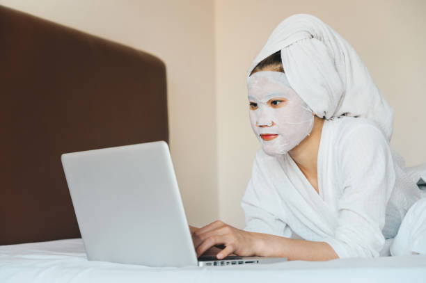 Screen-Time Skin Care: A No-Nonsense Guide for Desk-Dwellers and Phone Scrollers